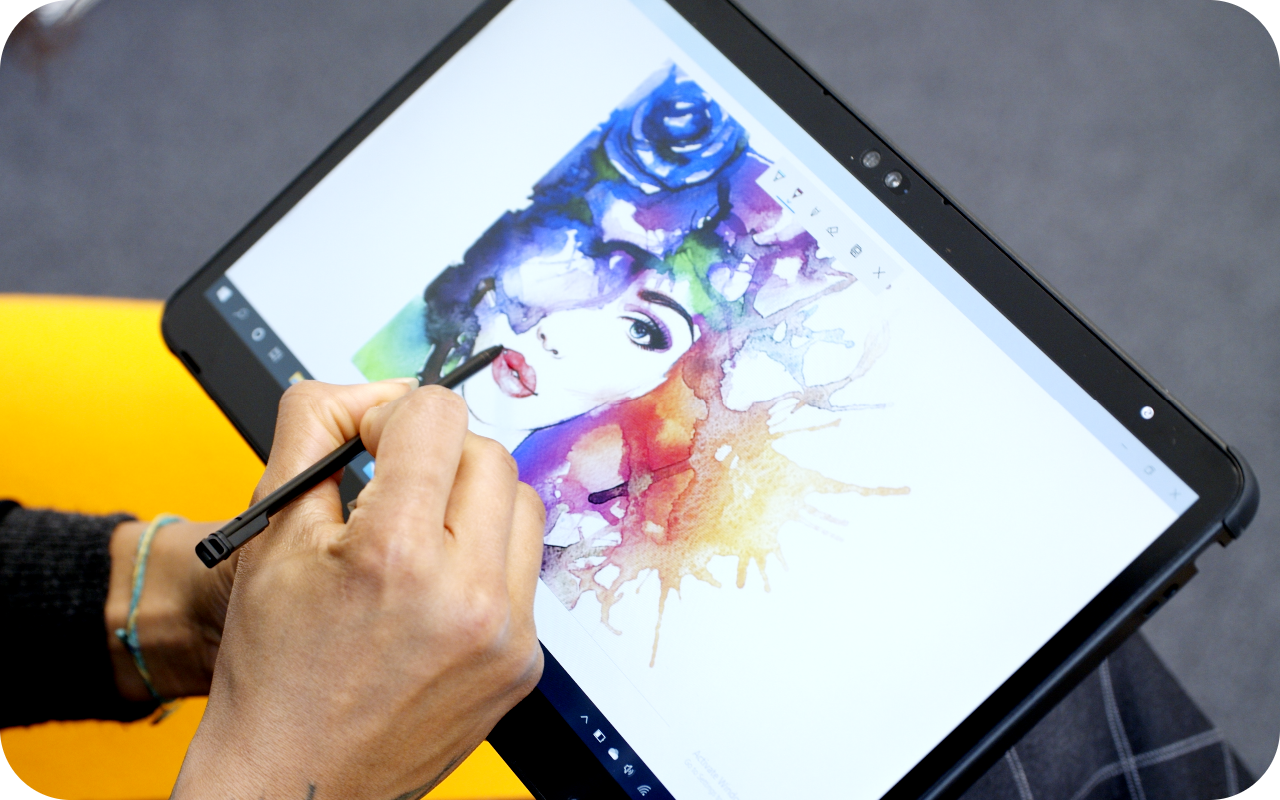 Content Image 74152 Woman painting on her tablet